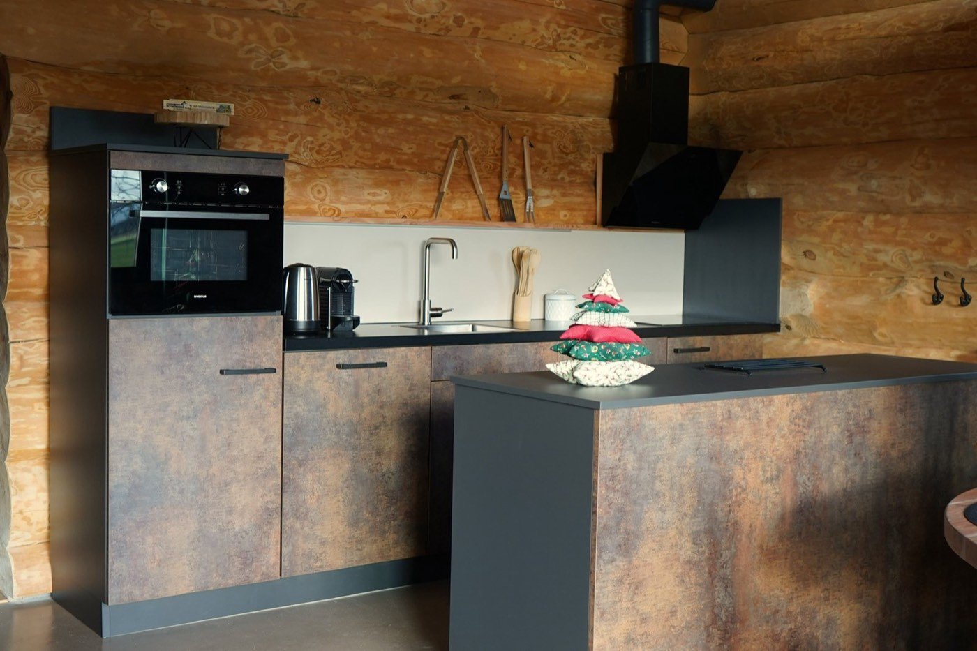 De keuken met keukeneiland